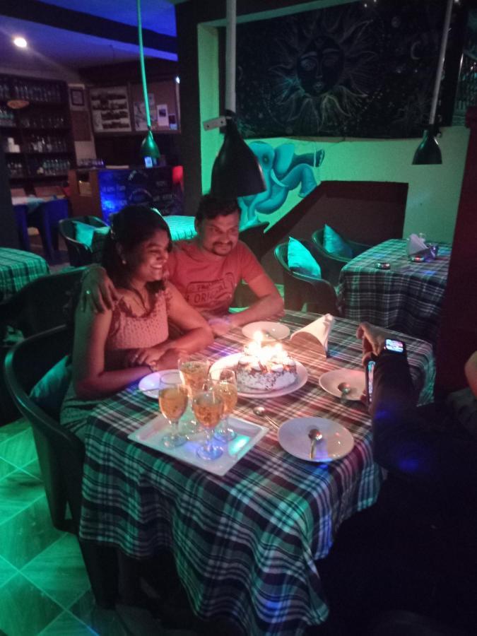Non Stop Cafe Hostel & Stay Manāli Dış mekan fotoğraf