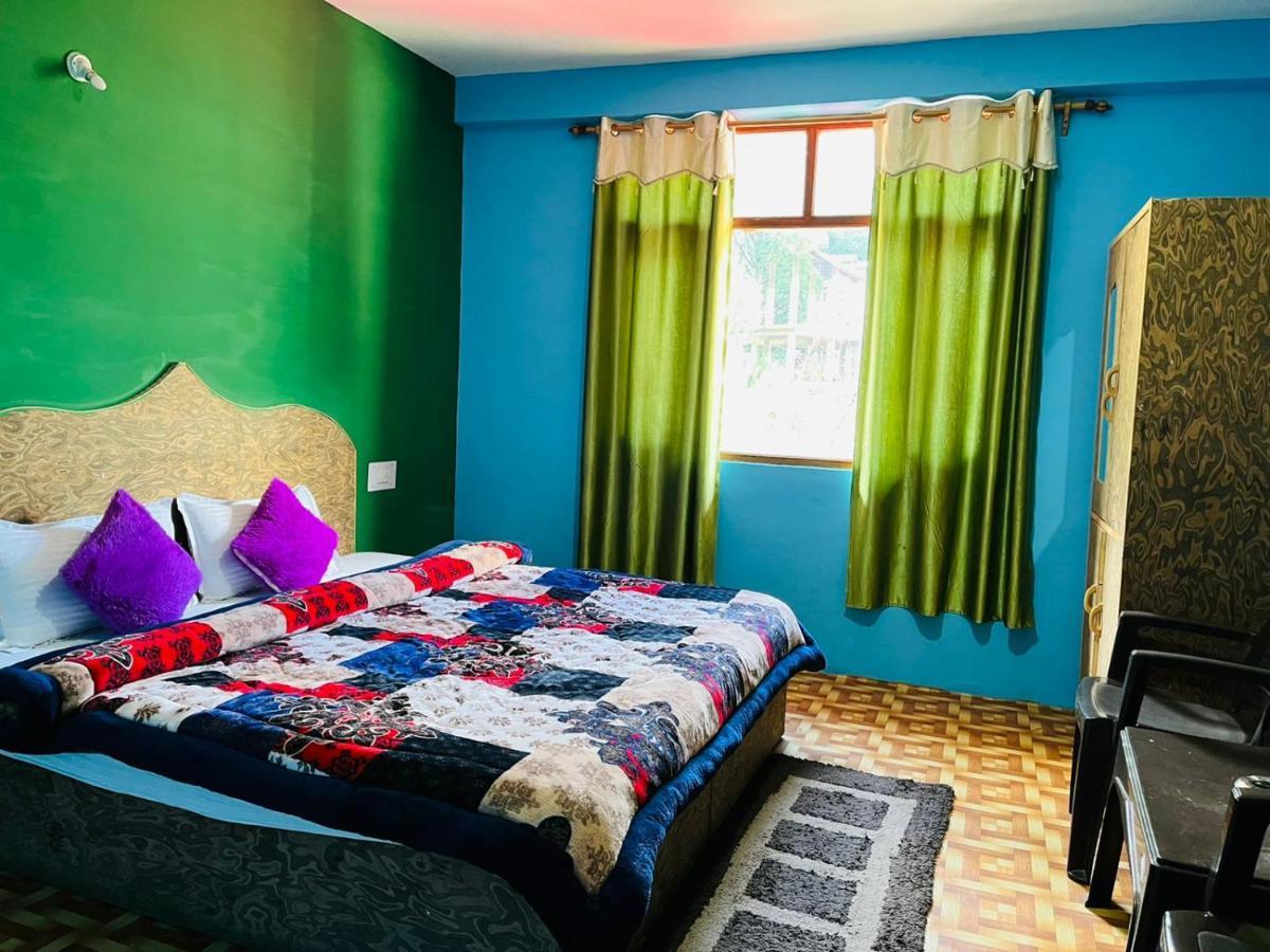 Non Stop Cafe Hostel & Stay Manāli Dış mekan fotoğraf