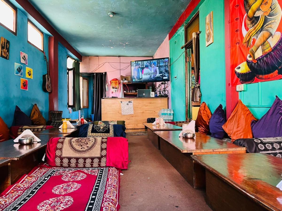 Non Stop Cafe Hostel & Stay Manāli Dış mekan fotoğraf
