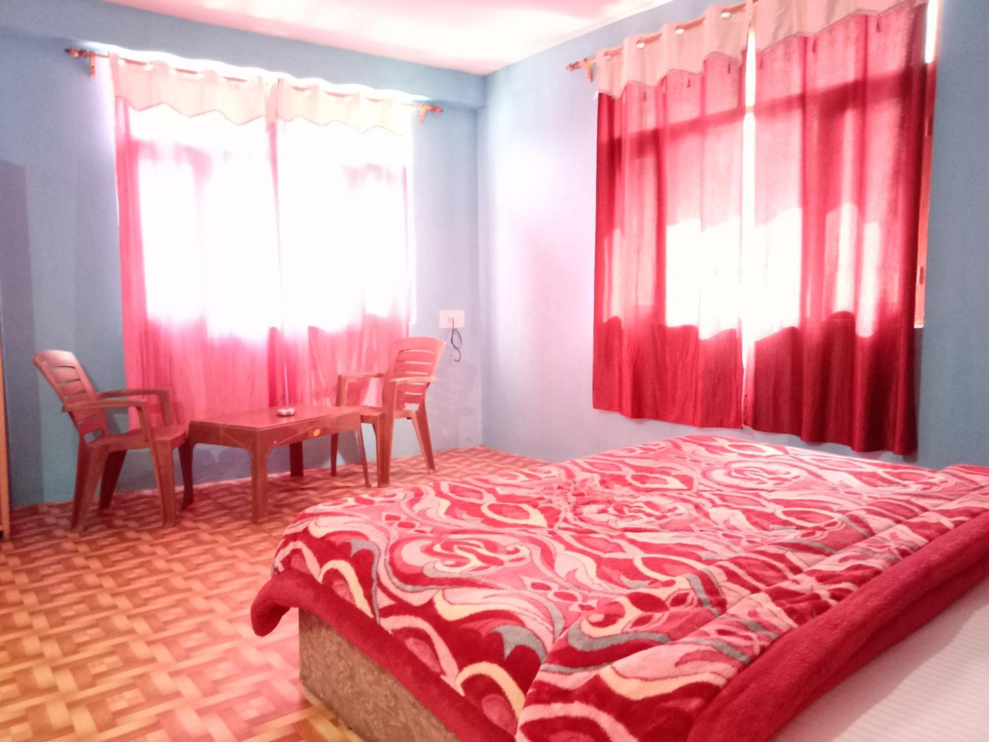Non Stop Cafe Hostel & Stay Manāli Oda fotoğraf