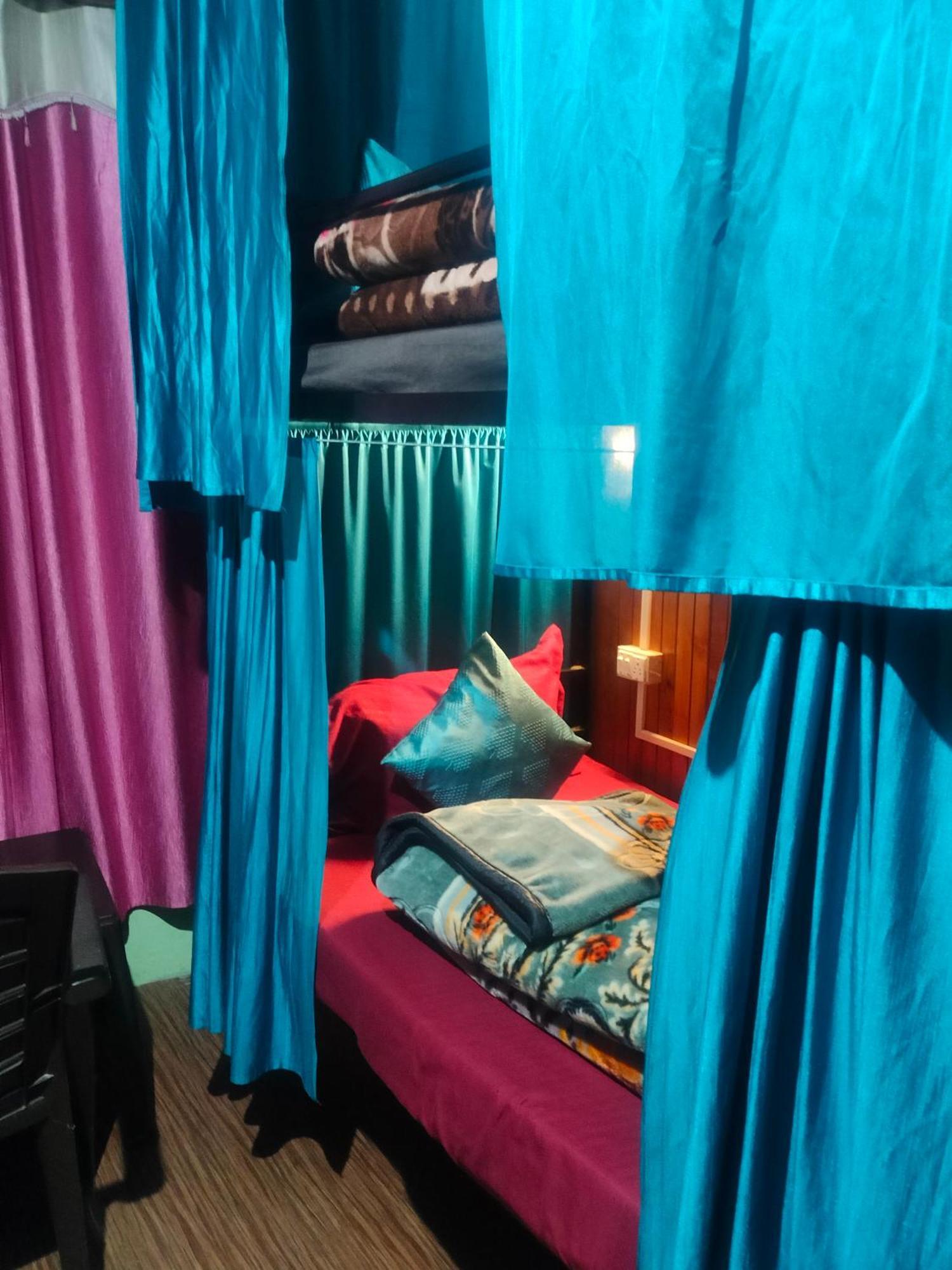 Non Stop Cafe Hostel & Stay Manāli Oda fotoğraf