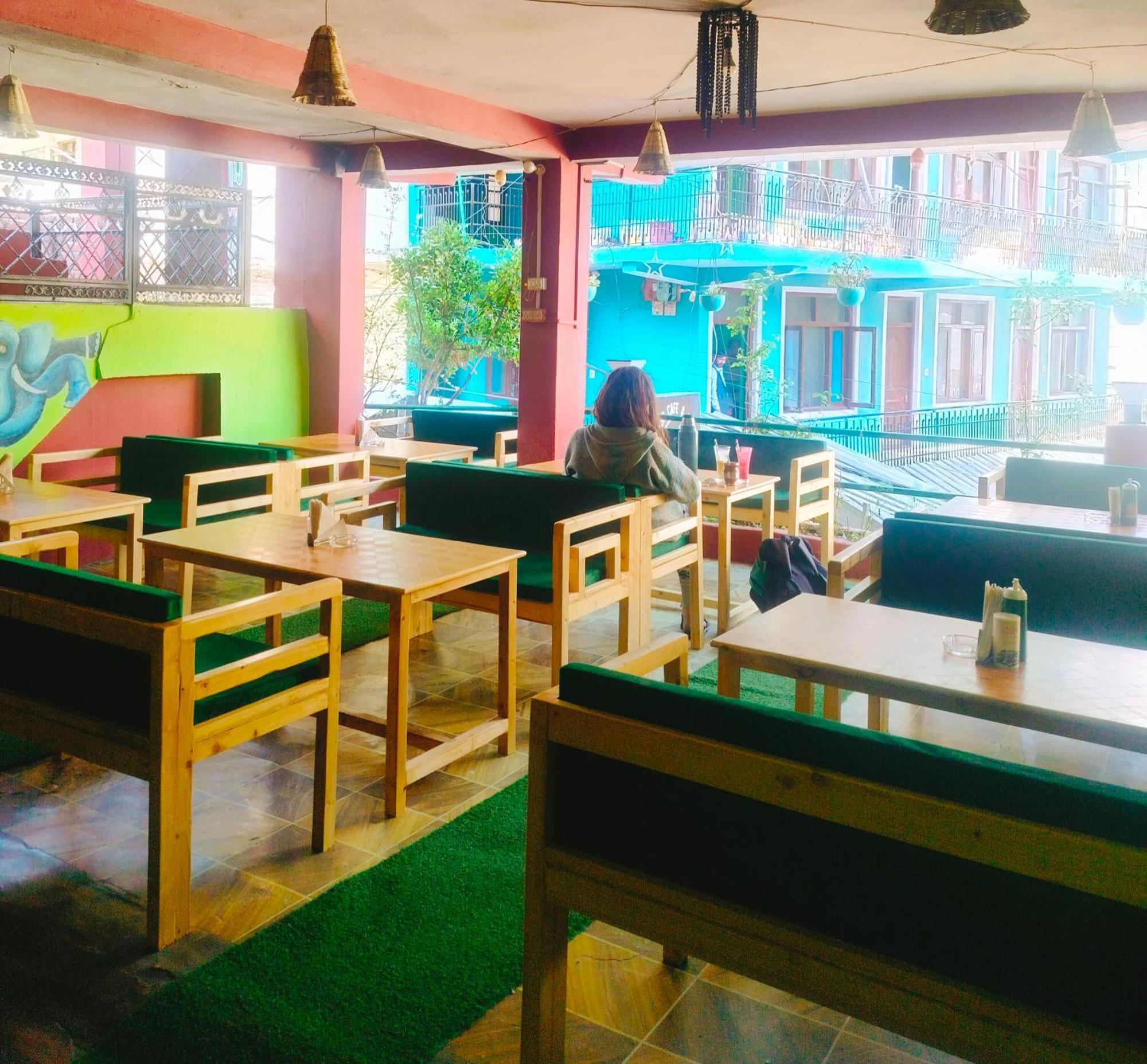 Non Stop Cafe Hostel & Stay Manāli Dış mekan fotoğraf