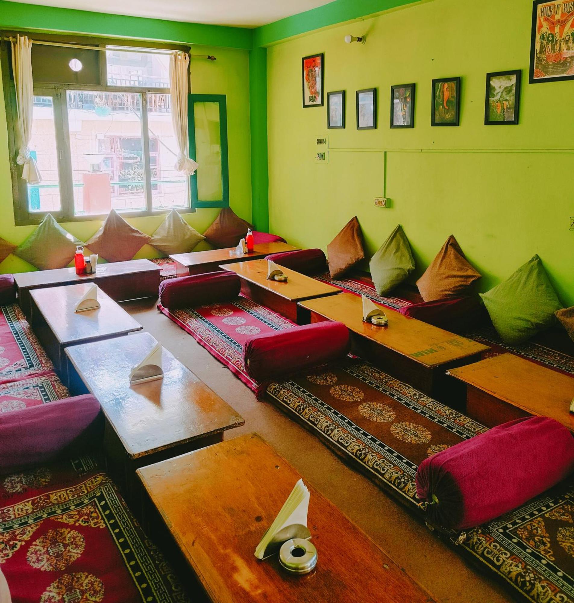 Non Stop Cafe Hostel & Stay Manāli Dış mekan fotoğraf
