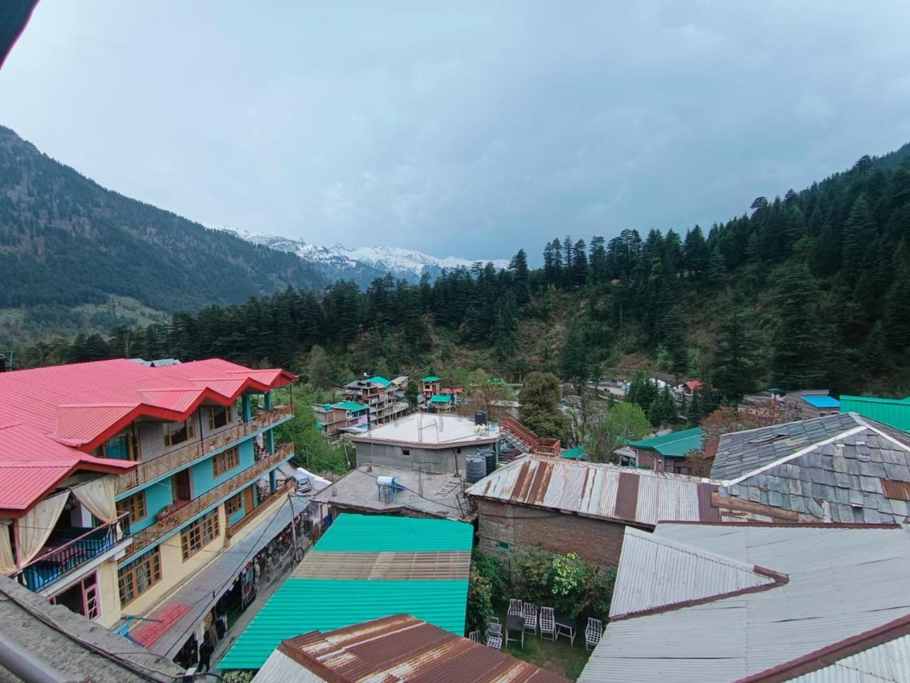 Non Stop Cafe Hostel & Stay Manāli Oda fotoğraf