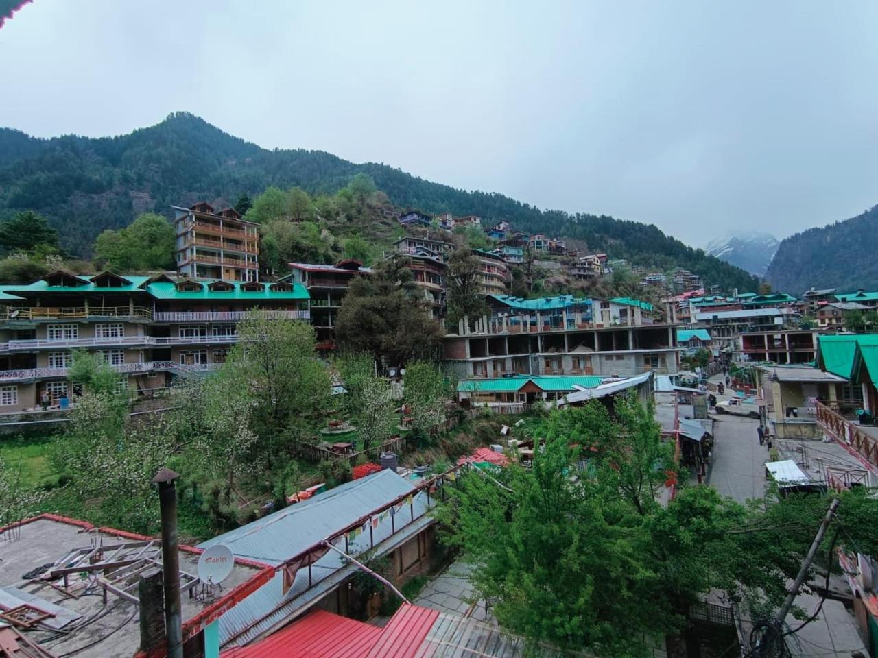 Non Stop Cafe Hostel & Stay Manāli Oda fotoğraf