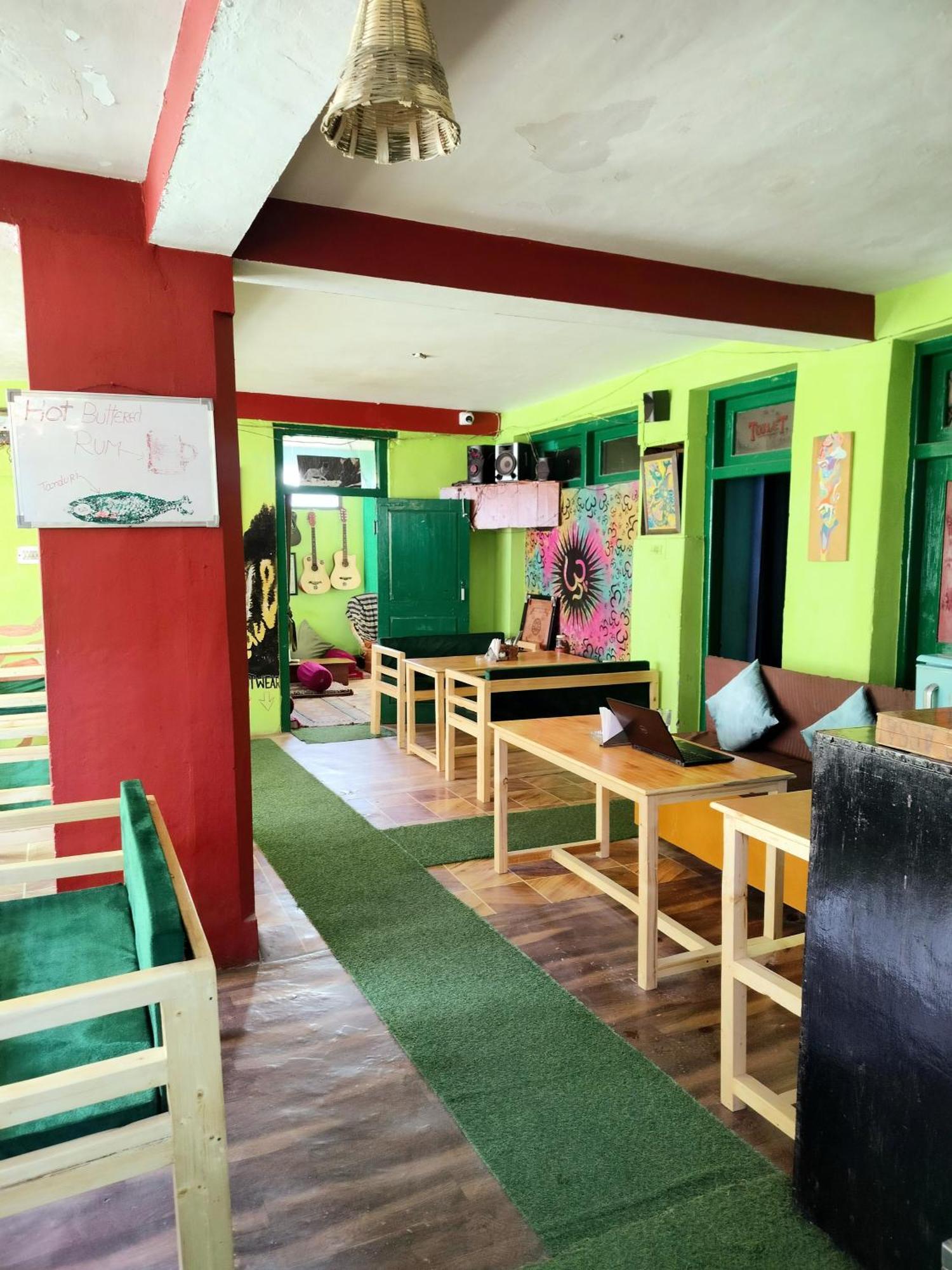 Non Stop Cafe Hostel & Stay Manāli Dış mekan fotoğraf