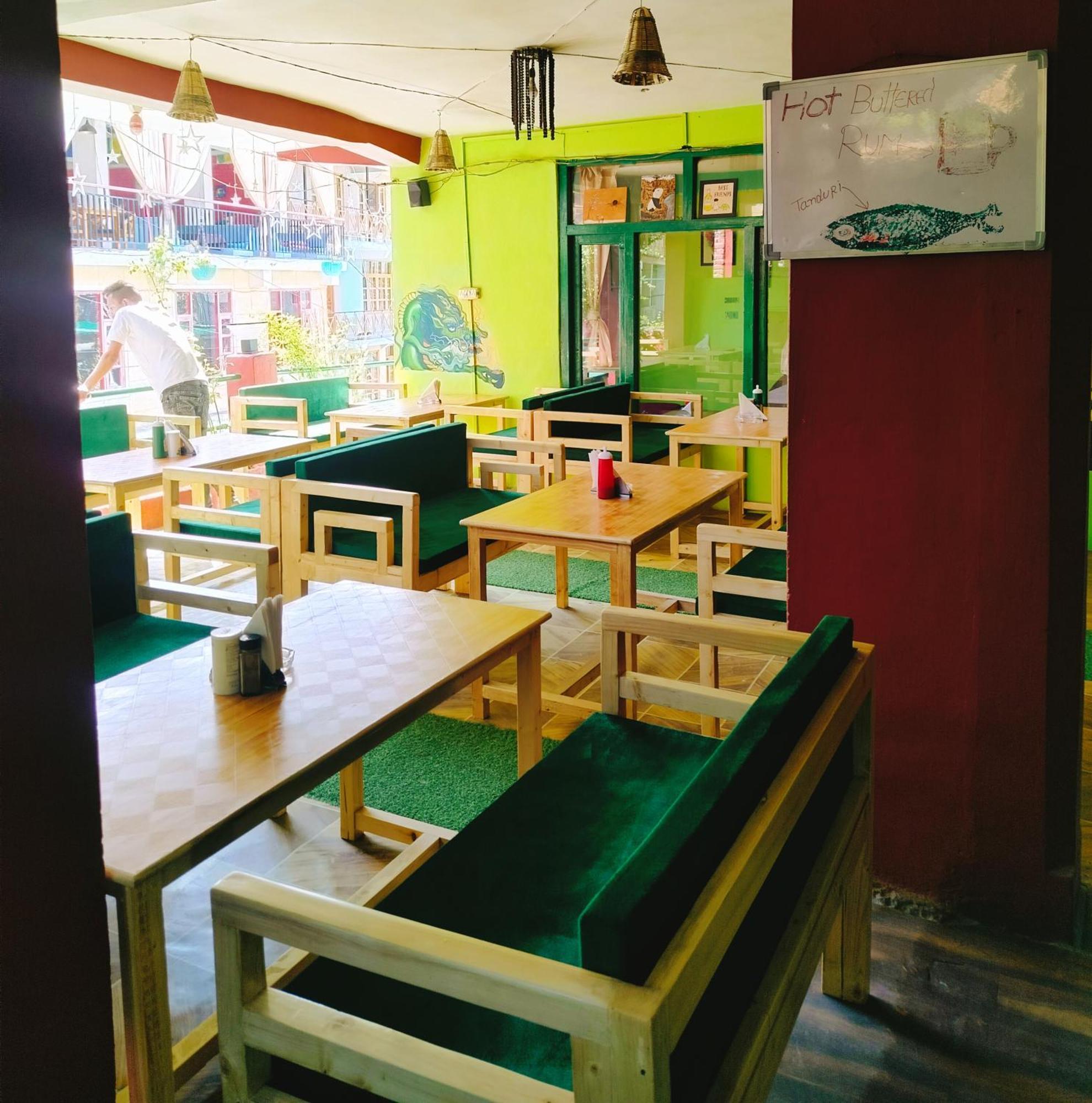Non Stop Cafe Hostel & Stay Manāli Dış mekan fotoğraf