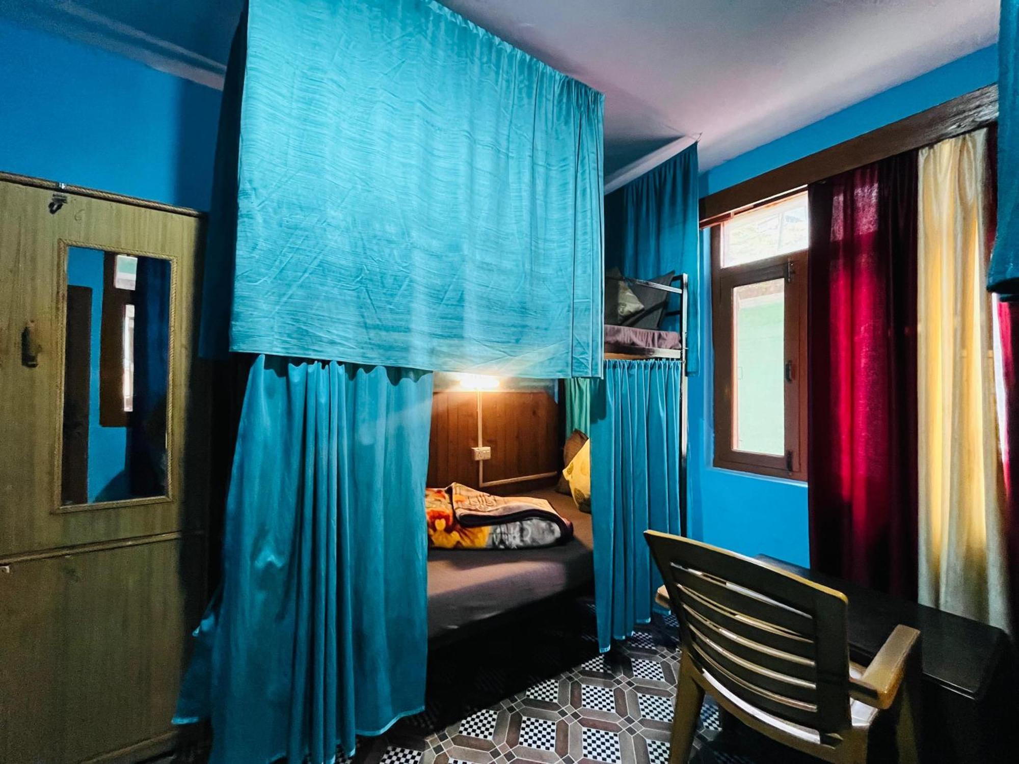 Non Stop Cafe Hostel & Stay Manāli Dış mekan fotoğraf