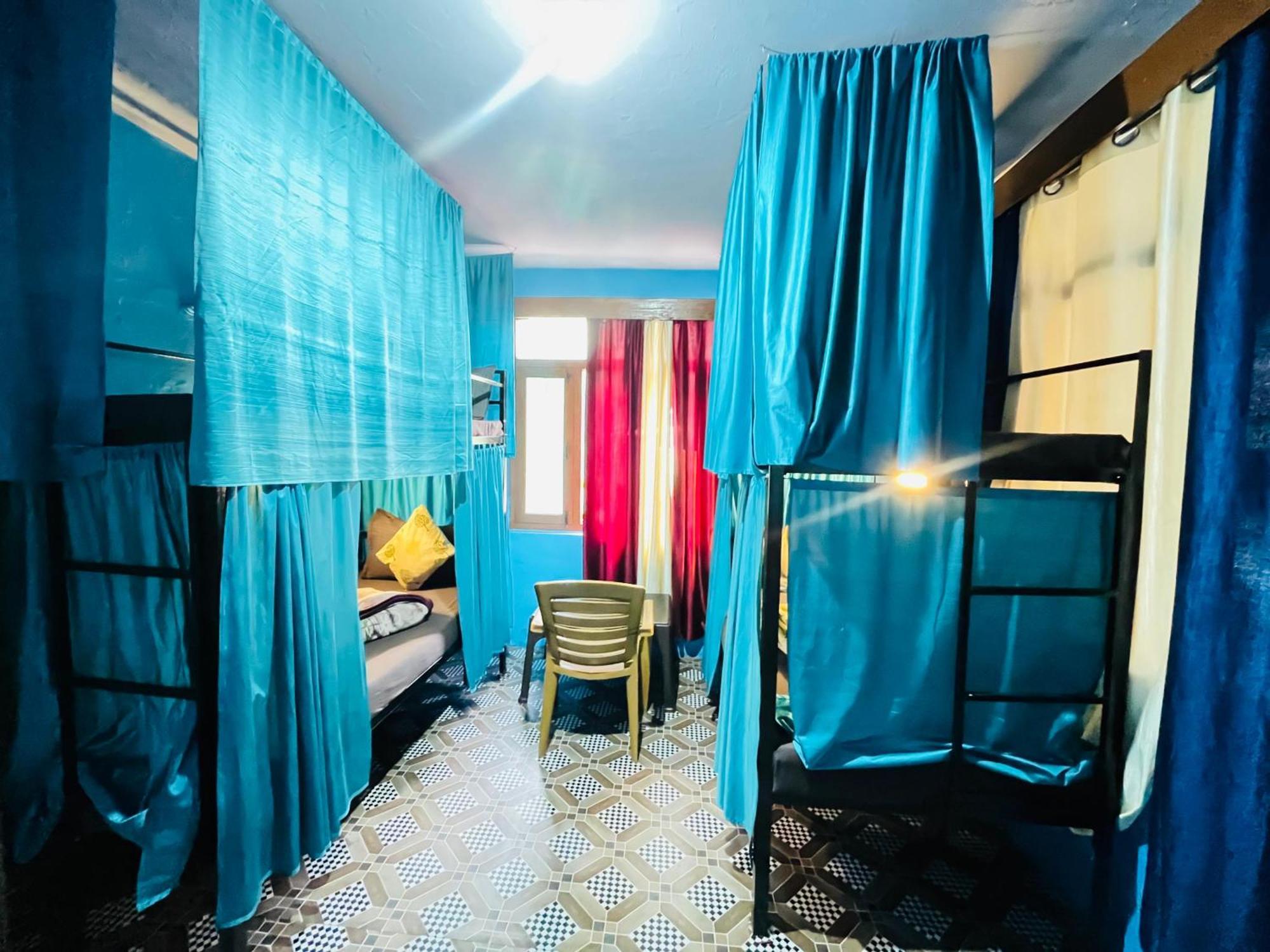 Non Stop Cafe Hostel & Stay Manāli Dış mekan fotoğraf