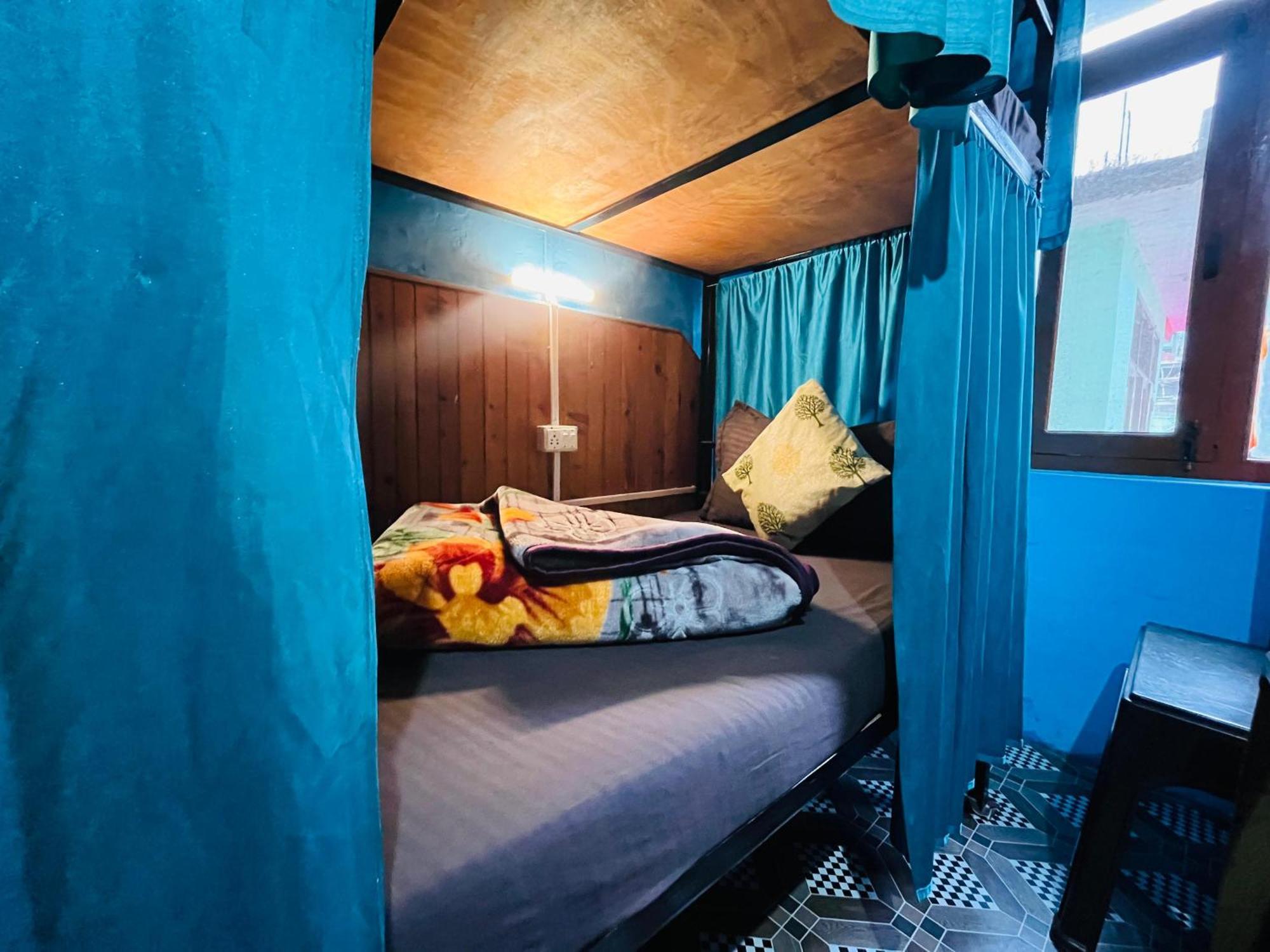 Non Stop Cafe Hostel & Stay Manāli Dış mekan fotoğraf